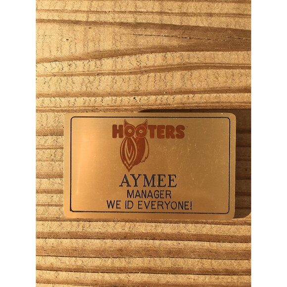Hooters Girl Worn Gold Uniform Manager Name Tag “Aymee” - Picture 1 of 3